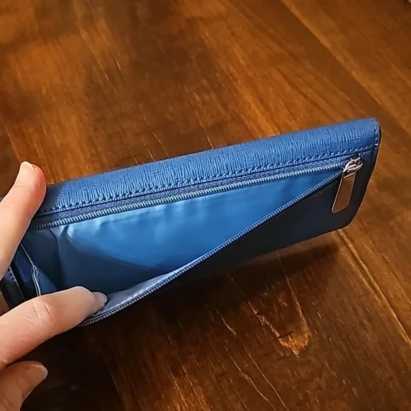 Authentic Coach Slim Wallet - Picture 3 of 7